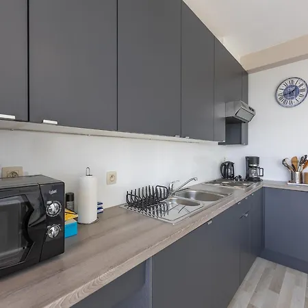 On The 5th Floor With A Beautiful View Apartment *